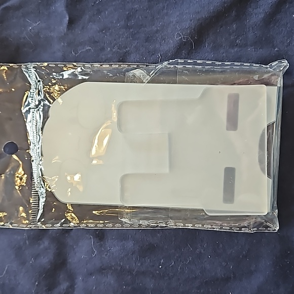 Sanrio Cinnamroll bundle phone stand, phone case, and photo card pack. NWT - Picture 7 of 10